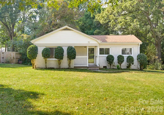 Single family home for sale at 1733 Merry Oaks Rd, Charlotte, NC 28205 | MLS# 4426385