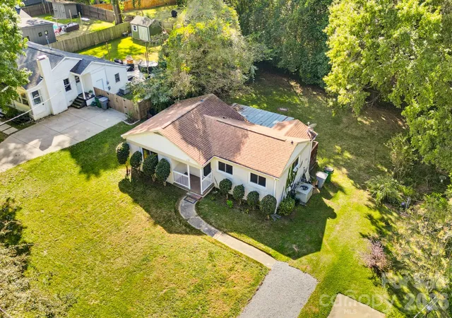 Photo 1 of Single family home for sale at 1733 Merry Oaks Rd, Charlotte, NC 28205 | MLS# 4426385 | Listing updated on 2026-10-06