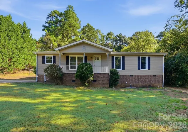 Photo 2 of Single family home for sale at 2848 Forest Hills Cir, Rock Hill, SC 29732 | MLS# 4426396 | Listing updated on 2026-10-03