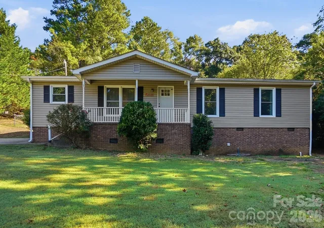 Photo 3 of Single family home for sale at 2848 Forest Hills Cir, Rock Hill, SC 29732 | MLS# 4426396 | Listing updated on 2026-10-03
