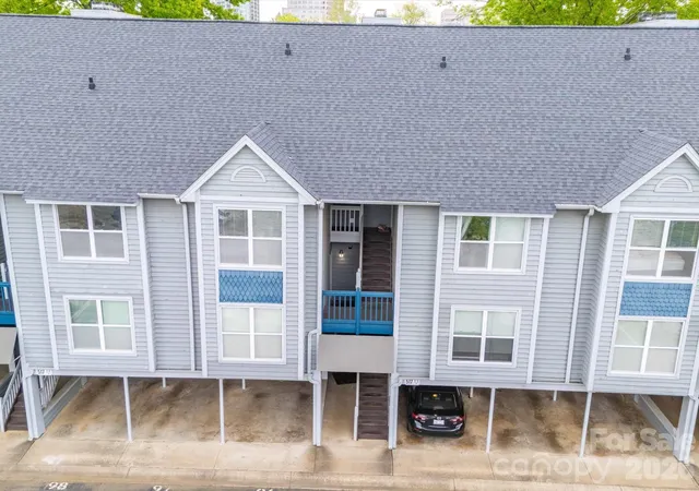 Photo 3 of Condo for sale at 517 N Graham St #3C, Charlotte, NC 28202 | MLS# 4426399 | Listing updated on 2026-10-06