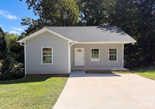 Photo 1 of Single family home for sale at 604 Stewart Ct, Statesville, NC 28677 | MLS# 4426413 | Listing updated on 2026-09-30
