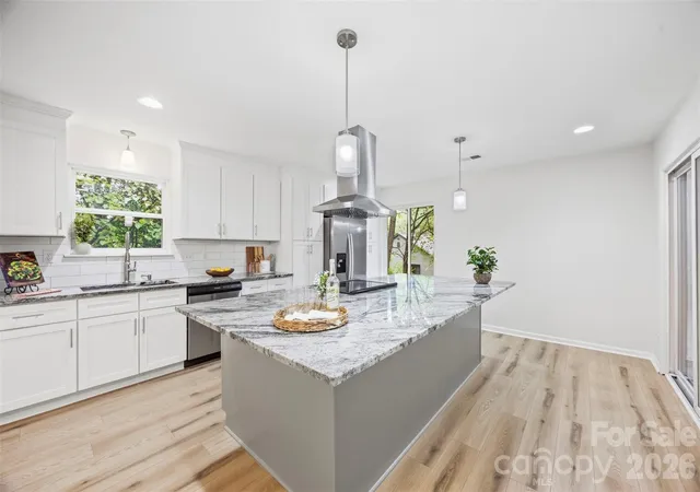 Photo 4 of Single family home for sale at 7401 Park Vista Cir, Charlotte, NC 28226 | MLS# 4426415 | Listing updated on 2026-09-27