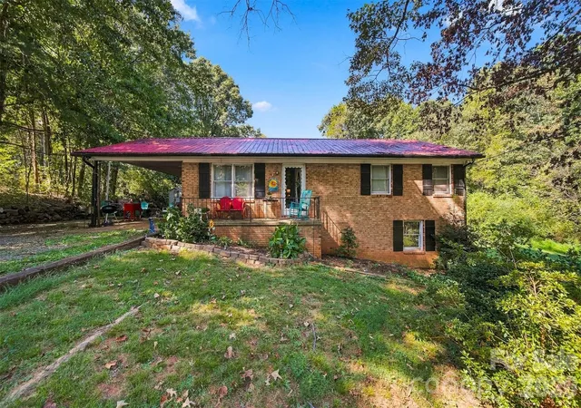 Single family home for sale at 3115 10th Avenue NE, Conover, NC 28613 | MLS# 4426421