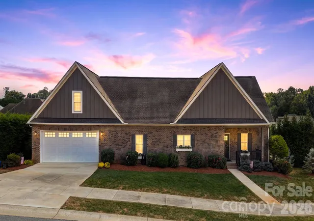 Photo 2 of Single family home for sale at 1258 10th Street Pl Nw, Hickory, NC 28601 | MLS# 4426423 | Listing updated on 2026-09-26