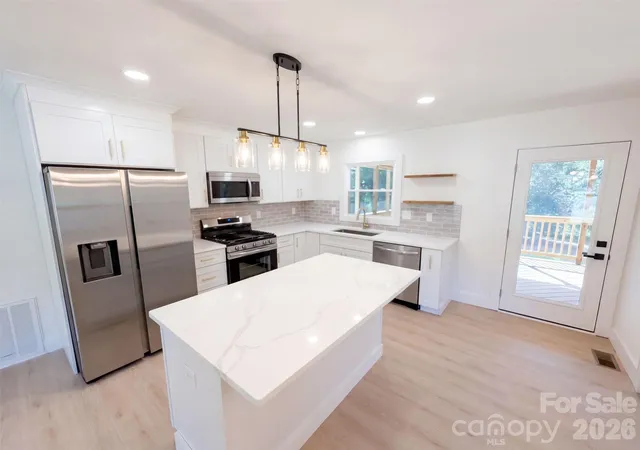 Photo 1 of Single family home for sale at 4200 Abbeydale Dr, Charlotte, NC 28205 | MLS# 4426433 | Listing updated on 2026-10-01