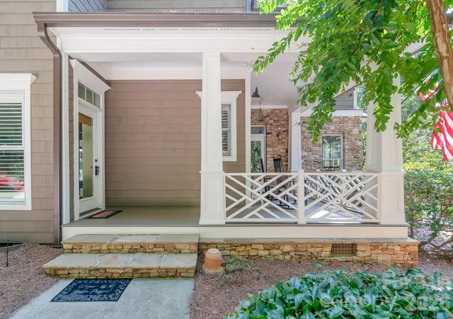 Photo 3 of Single family home for sale at 121 Seabury Dr, Mooresville, NC 28117 | MLS# 4426437 | Listing updated on 2026-09-21