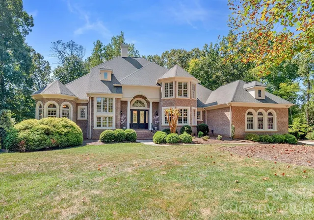 Single family home for sale at 6052 Oxfordshire Rd, Waxhaw, NC 28173 | MLS# 4426444