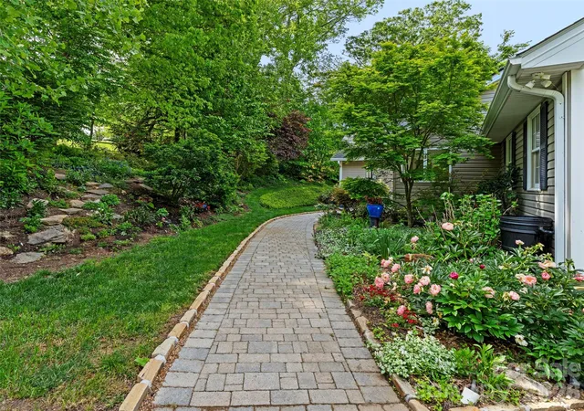Photo 3 of Sale Pending at 15 Baird Aly, Asheville, NC 28804 | MLS# 4426450 | Listing updated on 2026-10-08