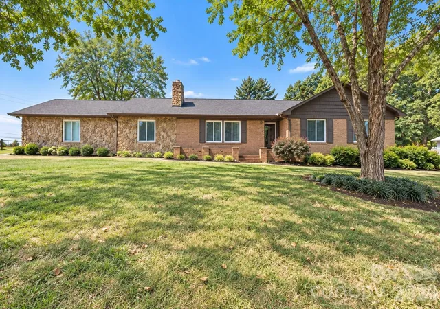 Photo 1 of Single family home for sale at 1953 Crestdale Ln, Newton, NC 28658 | MLS# 4426464 | Listing updated on 2026-09-24