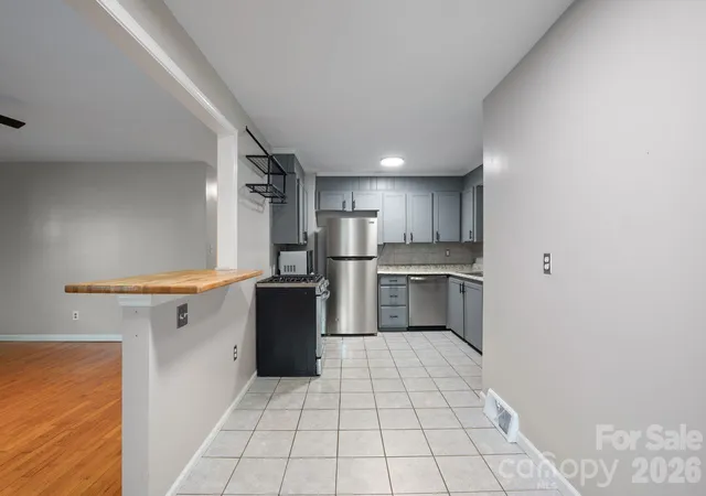 Photo 3 of Single family home for sale at 212 Pennsylvania Ave, Asheville, NC 28806 | MLS# 4426474 | Listing updated on 2026-09-20