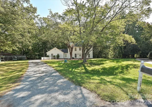 Photo 1 of Single family home for sale at 11200 Walking Horse Ln, Charlotte, NC 28215 | MLS# 4426487 | Listing updated on 2026-09-29