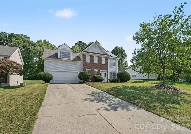 Photo 1 of Single family home for sale at 11850 Old Timber Rd, Charlotte, NC 28269 | MLS# 4426491 | Listing updated on 2026-10-07