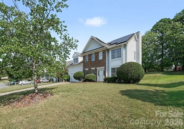 Photo 2 of Single family home for sale at 11850 Old Timber Rd, Charlotte, NC 28269 | MLS# 4426491 | Listing updated on 2026-10-07
