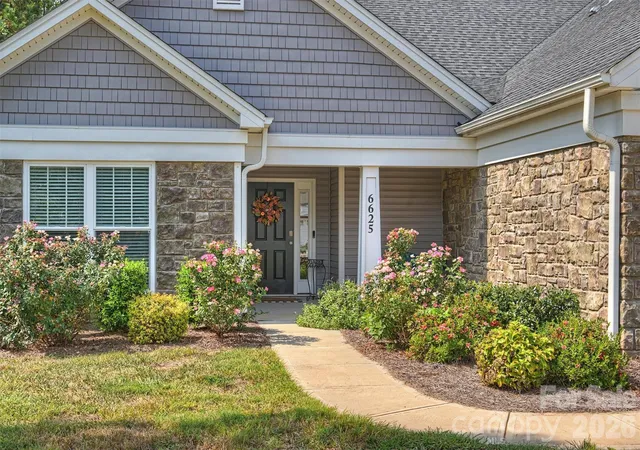 Photo 2 of Townhouse for sale at 6625 Glenlivet Ct, Charlotte, NC 28278 | MLS# 4426512 | Listing updated on 2026-09-25