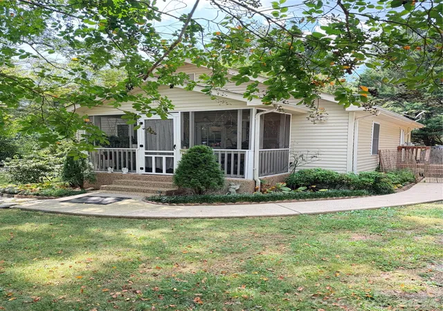 Photo 1 of Single family home for sale at 522 19th Street Sw, Hickory, NC 28602 | MLS# 4426515 | Listing updated on 2026-09-21
