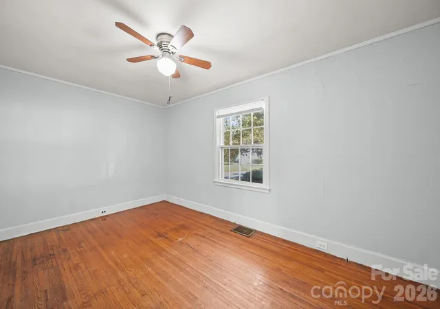 Photo 4 of Single family home for sale at 1011 Holland Ave, Gastonia, NC 28052 | MLS# 4426517 | Listing updated on 2026-09-20