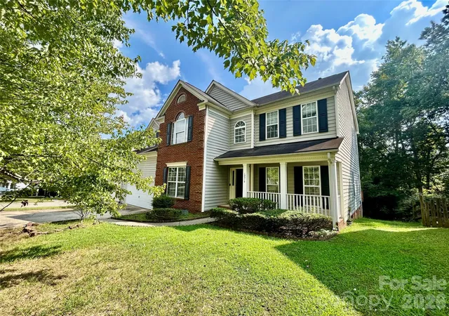 Photo 3 of Single family home for sale at 10514 Old Brg Ln, Charlotte, NC 28269 | MLS# 4426525 | Listing updated on 2026-09-19
