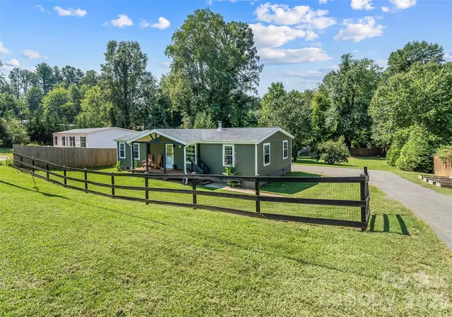 Photo 1 of Single family home for sale at 2495 Piney Rd, Morganton, NC 28655 | MLS# 4426531 | Listing updated on 2026-09-19