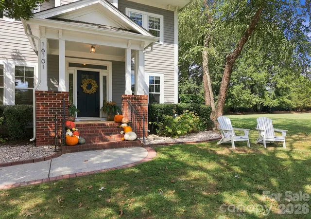 Photo 2 of Single family home for sale at 16101 Kelly Park Cir, Huntersville, NC 28078 | MLS# 4426541 | Listing updated on 2026-10-02