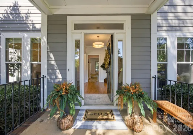 Photo 3 of Single family home for sale at 16101 Kelly Park Cir, Huntersville, NC 28078 | MLS# 4426541 | Listing updated on 2026-10-02