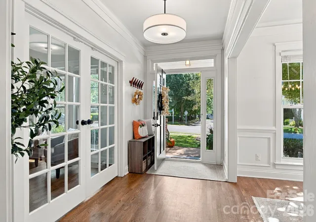 Photo 4 of Single family home for sale at 16101 Kelly Park Cir, Huntersville, NC 28078 | MLS# 4426541 | Listing updated on 2026-10-02