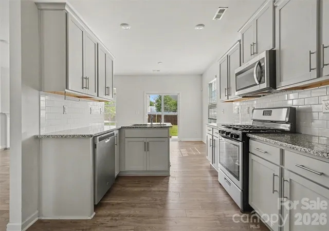 Photo 3 of Single family home for sale at 7577 Nolen Farm Dr, Gastonia, NC 28056 | MLS# 4426555 | Listing updated on 2026-09-19