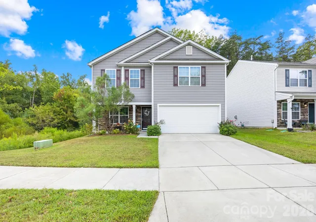 Photo 2 of Single family home for sale at 7401 Finnigan Rd, Charlotte, NC 28215 | MLS# 4426557 | Listing updated on 2026-09-26