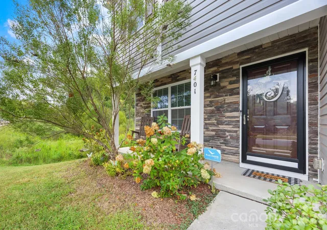 Photo 3 of Single family home for sale at 7401 Finnigan Rd, Charlotte, NC 28215 | MLS# 4426557 | Listing updated on 2026-09-26
