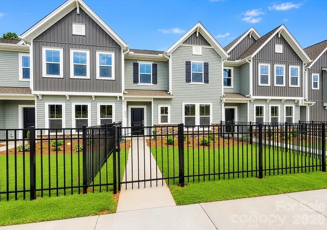 Townhouse for sale at 6613 Fire Lily Ln, Charlotte, NC 28216 | MLS# 4426558