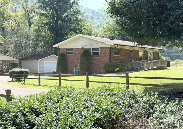 Photo 3 of Single family home for sale at 2985 Collettsville Rd, Lenoir, NC 28645 | MLS# 4426562 | Listing updated on 2026-09-20