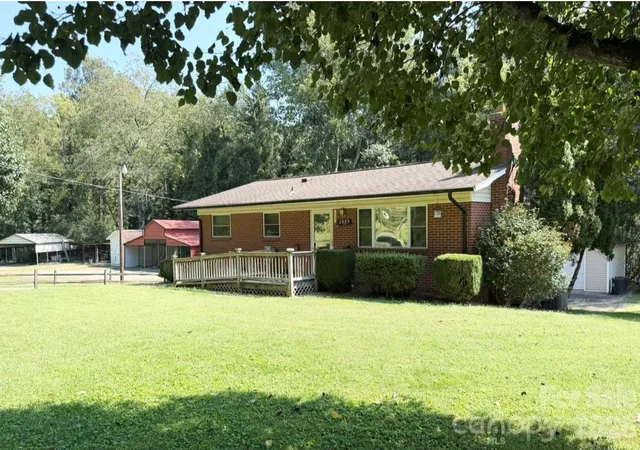 Photo 3 of Single family home for sale at 2985 Collettsville Rd, Lenoir, NC 28645 | MLS# 4426562 | Listing updated on 2026-09-20