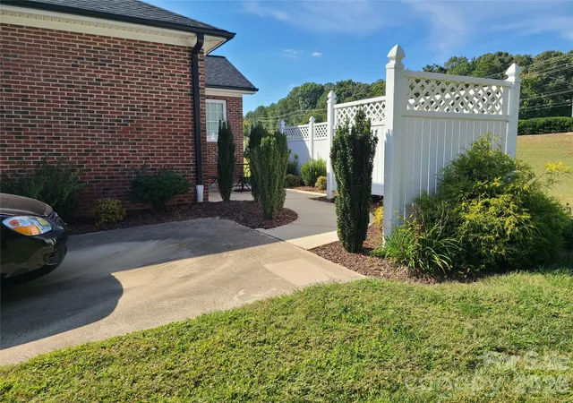 Photo 4 of Condo for sale at 570 Queen Brogan Ct #77, Gastonia, NC 28054 | MLS# 4426569 | Listing updated on 2026-10-01