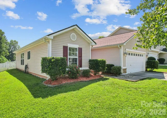 Photo 2 of Sale Pending at 7628 Jenny Ann Dr, Charlotte, NC 28216 | MLS# 4426571 | Listing updated on 2026-09-24