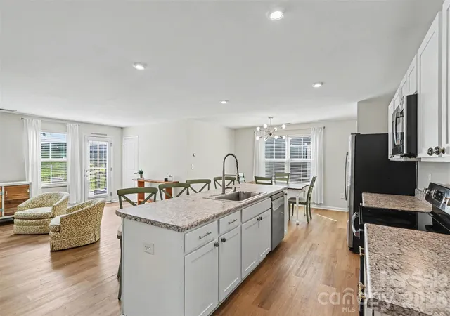 Photo 3 of Single family home for sale at 4112 Bowline Dr, Charlotte, NC 28269 | MLS# 4426572 | Listing updated on 2026-09-23