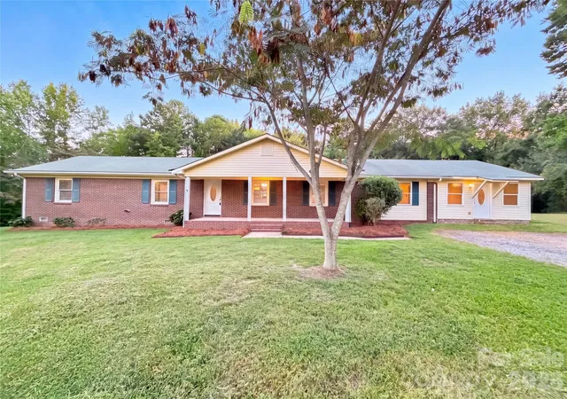 Photo 1 of Single family home for sale at 15408 Shawnee Trl, Matthews, NC 28104 | MLS# 4426578 | Listing updated on 2026-09-19