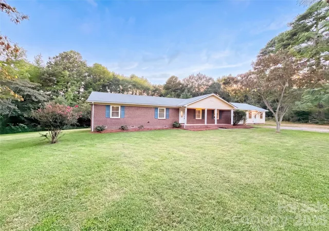 Photo 1 of Single family home for sale at 15408 Shawnee Trl, Matthews, NC 28104 | MLS# 4426578 | Listing updated on 2026-09-20