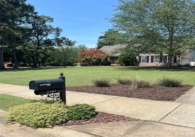 Photo 1 of Single family home for sale at 2107 Heath Lake Dr, Mint Hill, NC 28227 | MLS# 4426581 | Listing updated on 2026-09-20