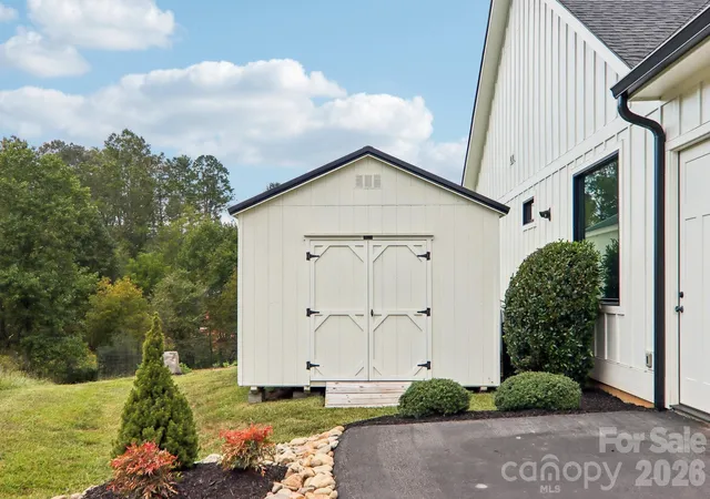 Photo 3 of Single family home for sale at 107 New Pinner Pl, Arden, NC 28704 | MLS# 4426585 | Listing updated on 2026-10-06