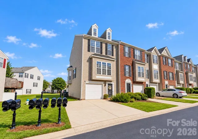 Photo 2 of Single family home for sale at 2126 Midnight Blue Ln, Fort Mill, SC 29708 | MLS# 4426589 | Listing updated on 2026-10-05