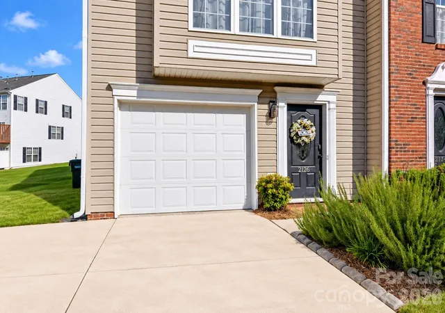 Photo 3 of Single family home for sale at 2126 Midnight Blue Ln, Fort Mill, SC 29708 | MLS# 4426589 | Listing updated on 2026-10-05