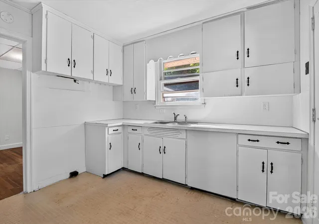 Photo 2 of Single family home for sale at 3353 Eastwood Dr, Charlotte, NC 28205 | MLS# 4426593 | Listing updated on 2026-10-01