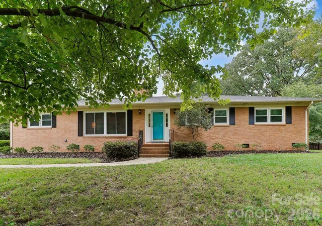 Photo 2 of Single family home for sale at 122 Chanticleer Ct, Charlotte, NC 28214 | MLS# 4426599 | Listing updated on 2026-10-01