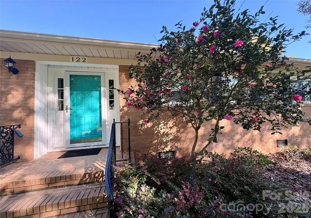 Photo 1 of Single family home for sale at 122 Chanticleer Ct, Charlotte, NC 28214 | MLS# 4426599 | Listing updated on 2026-10-31