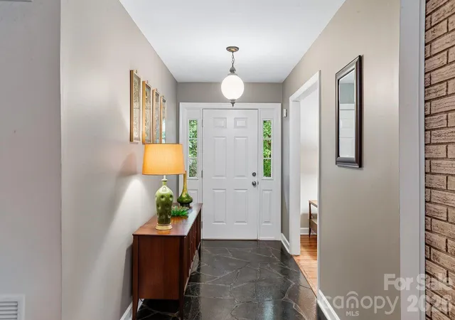 Photo 3 of Single family home for sale at 122 Chanticleer Ct, Charlotte, NC 28214 | MLS# 4426599 | Listing updated on 2026-10-01