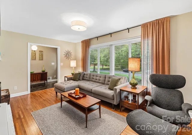 Photo 3 of Single family home for sale at 122 Chanticleer Ct, Charlotte, NC 28214 | MLS# 4426599 | Listing updated on 2026-10-01