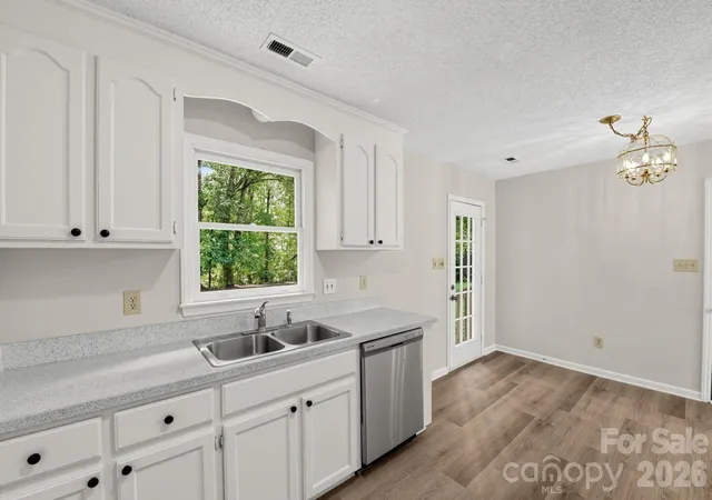 Photo 3 of Single family home for sale at 140 Weeping Willow Way, Gastonia, NC 28052 | MLS# 4426603 | Listing updated on 2026-09-20