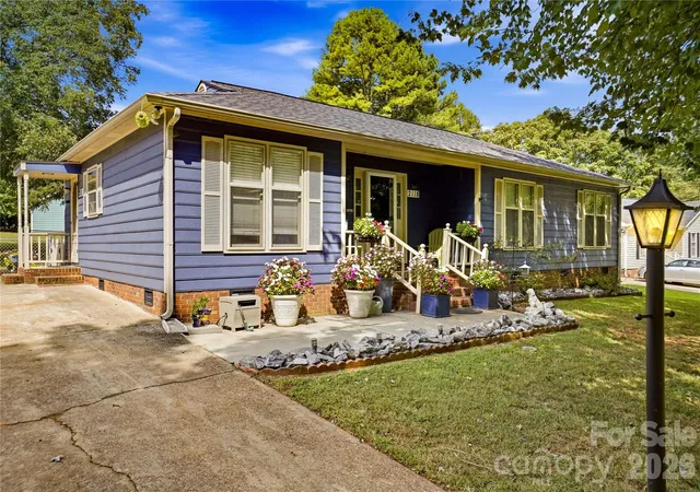 Photo 2 of Single family home for sale at 2118 Lampglow Ct, Gastonia, NC 28056 | MLS# 4426612 | Listing updated on 2026-10-06