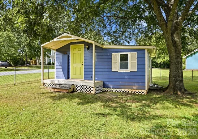 Photo 3 of Single family home for sale at 2118 Lampglow Ct, Gastonia, NC 28056 | MLS# 4426612 | Listing updated on 2026-10-06