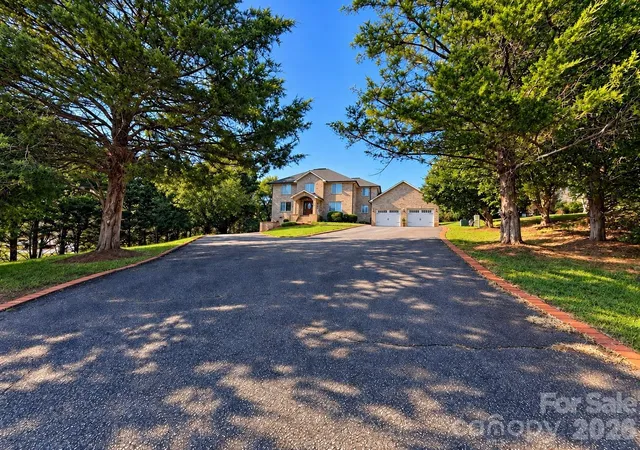 Photo 3 of Single family home for sale at 5980 Willowbottom Rd, Hickory, NC 28602 | MLS# 4426614 | Listing updated on 2026-10-08